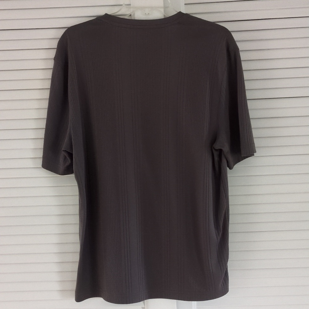 Claiborne Men's Short-Sleeve Ribbed Crew Neck Shirt. Size L. Gray - Picture 3 of 6